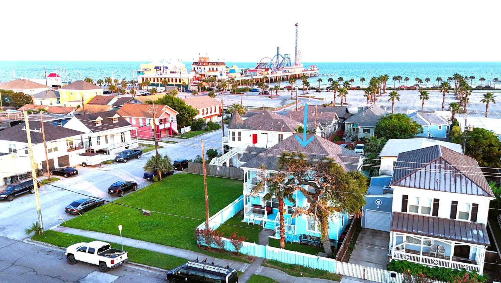 Casaazul-2605b-pleasure Pier & A Block Away- 3bed 2bath 7 Beds- 7 Minutes To Cruise Terminal *