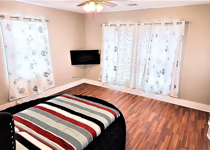 Casaazul-2605B-Beach & Pleasure Pier A Block Away With Ev Tesla