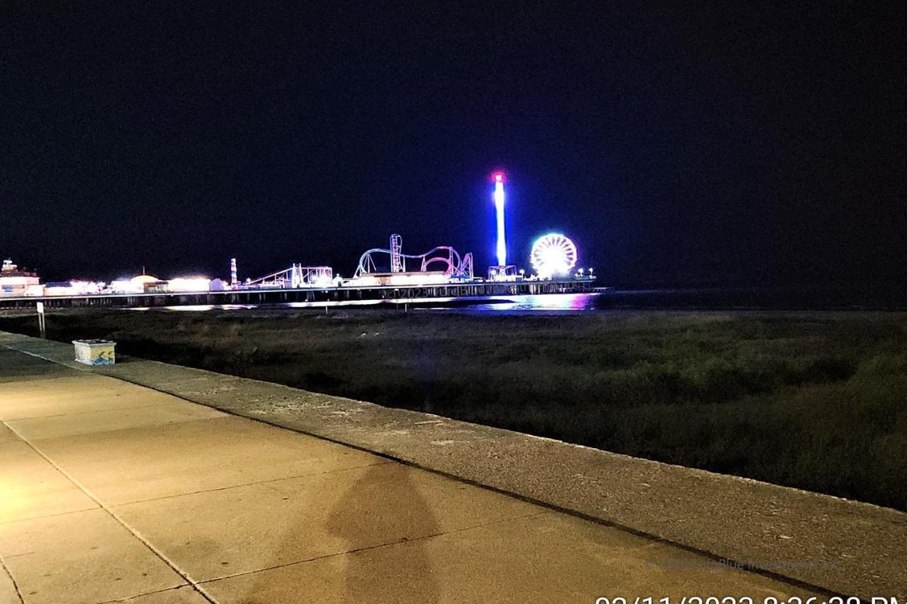 Casaazul-2605b-beach & Pleasure Pier A Block Away With Ev Tesla Holiday home Galveston
